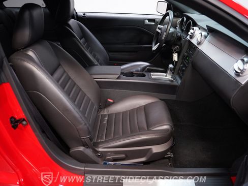 Used 2005 Ford Mustang GT RWD image 38