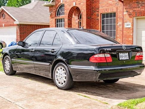 Used 2001 Mercedes-Benz E 320 4MATIC Sedan image 6