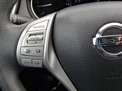 Used 2016 Nissan Rogue S image 20