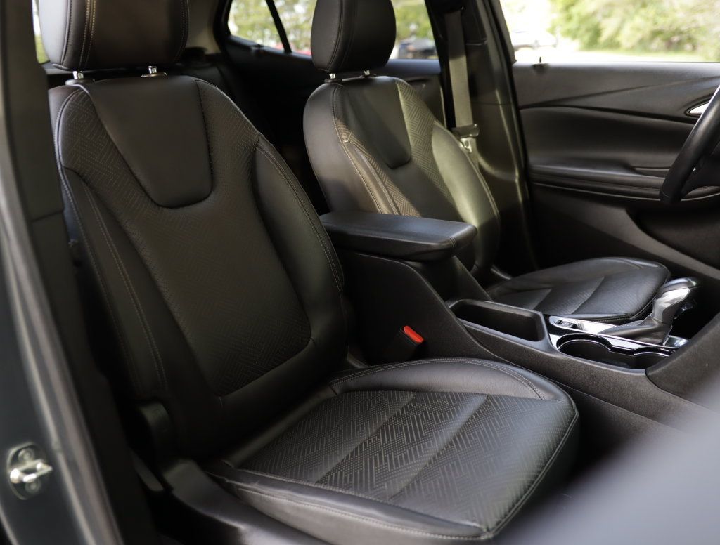 Used 2020 Buick Encore GX Essence w/ Experience Buick Package FWD image 31