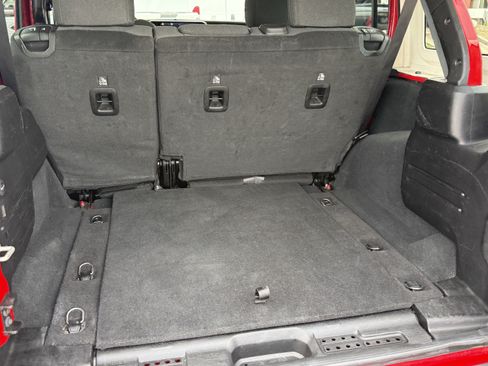 Used 2024 Jeep Wrangler Unlimited Rubicon AWD/4WD image 31
