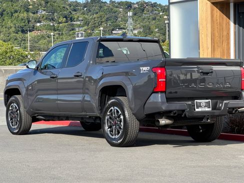 Used 2025 Toyota Tacoma TRD Sport AWD/4WD image 6