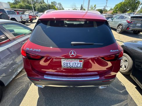 Used 2021 Mercedes-Benz GLA 250 4MATIC image 5