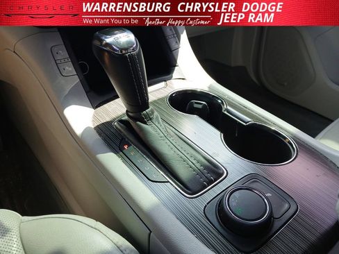 Used 2019 GMC Acadia SLT FWD image 25