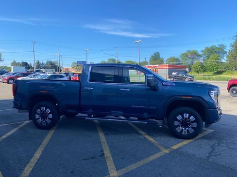 Used 2025 GMC Sierra 3500 Denali w/ Technology Package AWD/4WD image 6