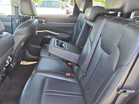 Used 2023 Kia Sorento S w/ Panoramic Sunroof Package FWD image 11