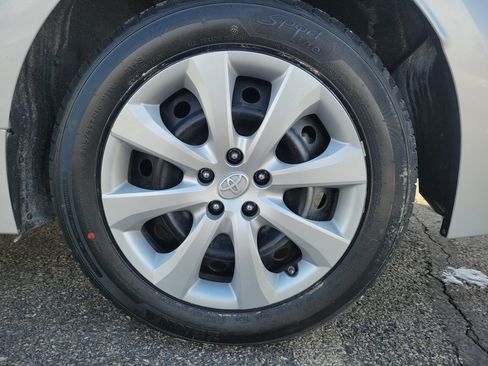 Used 2021 Toyota Corolla LE image 5