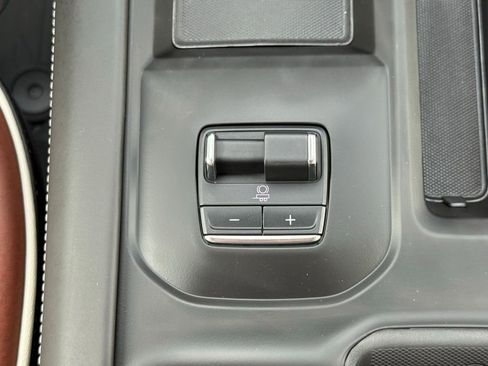 Used 2025 GMC Sierra 2500 Denali Ultimate image 25