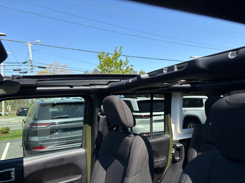 Used 2023 Jeep Wrangler Unlimited w/ Sun & Screen Package AWD/4WD image 12