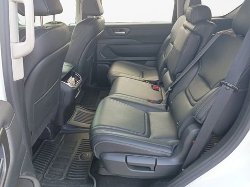 Used 2025 Nissan Armada SV AWD/4WD image 13