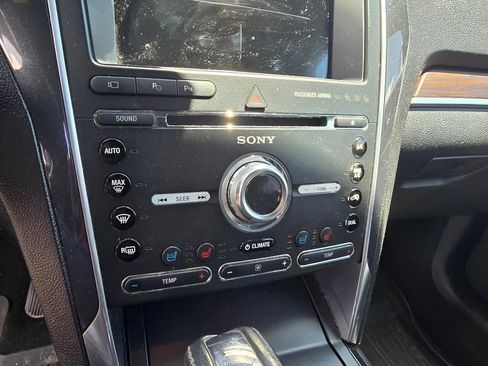 Used 2017 Ford Explorer Limited w/ Equipment Group 301A AWD/4WD image 18