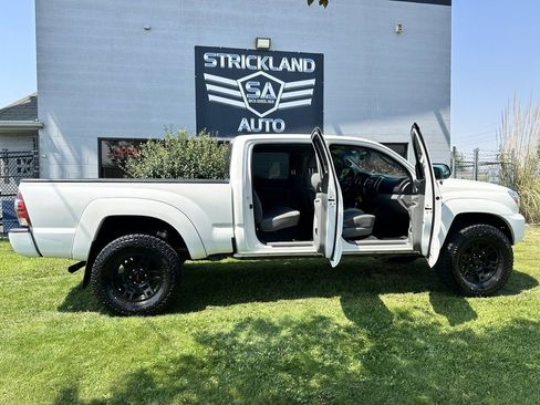 Used 2015 Toyota Tacoma 4x4 Double Cab w/ SR5 Package image 26