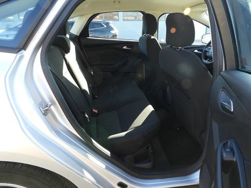 Used 2015 Ford Focus SE w/ SE Cold Weather Package image 28