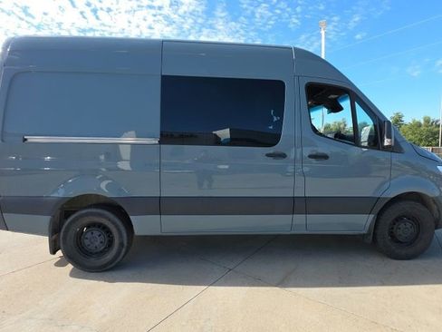 Used 2023 Mercedes-Benz Sprinter 1500 image 4