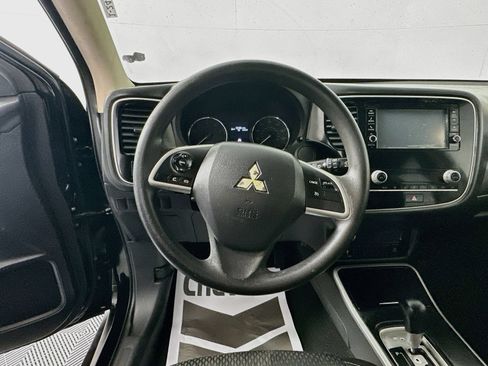 Used 2020 Mitsubishi Outlander SE AWD/4WD image 11