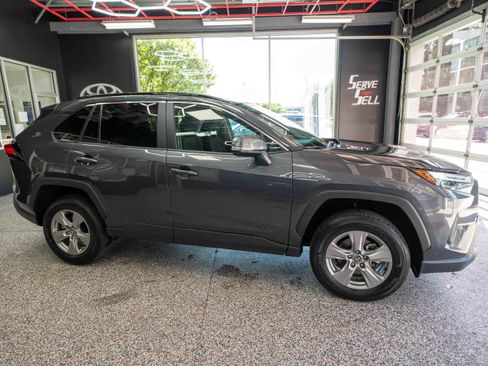 Used 2025 Toyota RAV4 XLE AWD/4WD image 5