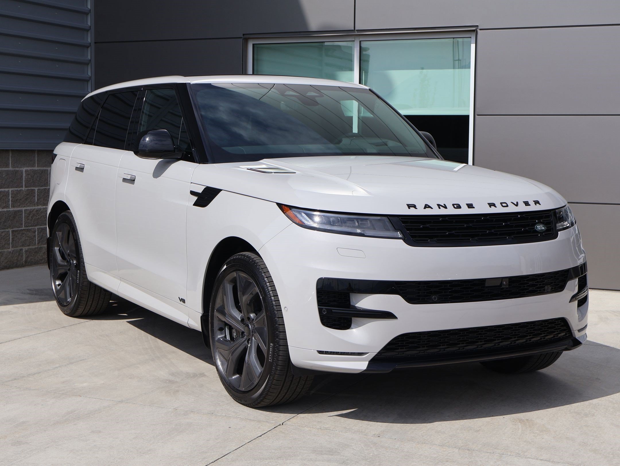 New 2026 Land Rover Range Rover Sport Dynamic SE AWD/4WD image 3