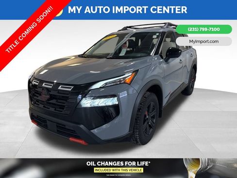 Certified 2025 Nissan Rogue SV image 3