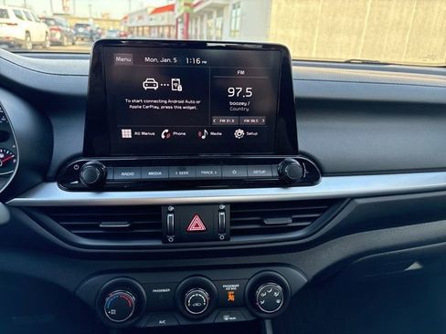 Used 2023 Kia Forte LXS w/ LXS Technology Package image 12