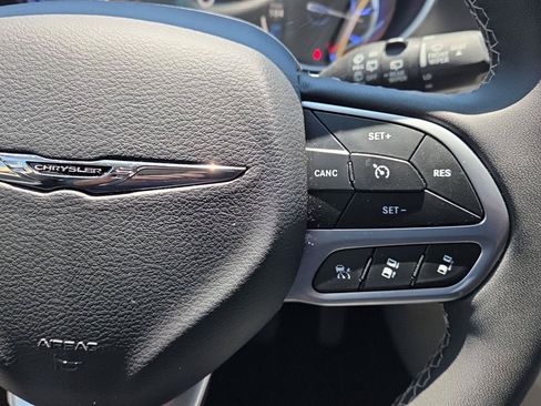 Used 2024 Chrysler Pacifica Limited FWD image 26
