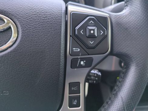 Used 2021 Toyota Tacoma SR5 AWD/4WD image 29
