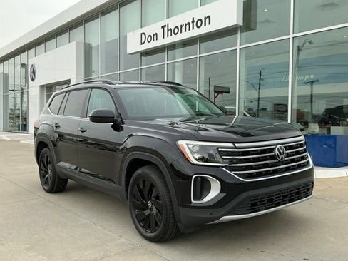 Certified 2025 Volkswagen Atlas SE w/ Black Wheel Package AWD/4WD image 1
