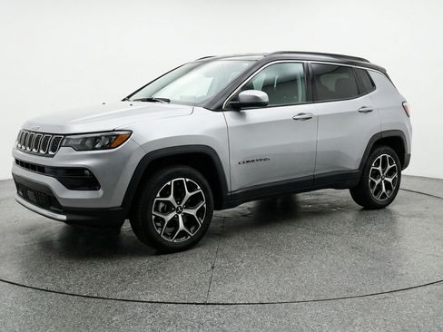Used 2025 Jeep Compass Limited image 3