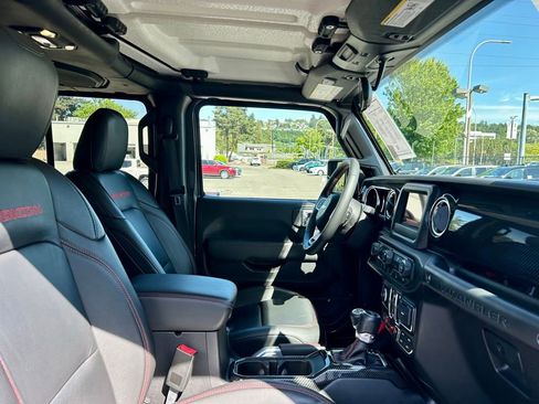 Used 2019 Jeep Wrangler Unlimited Rubicon w/ LED Lighting Group AWD/4WD image 16