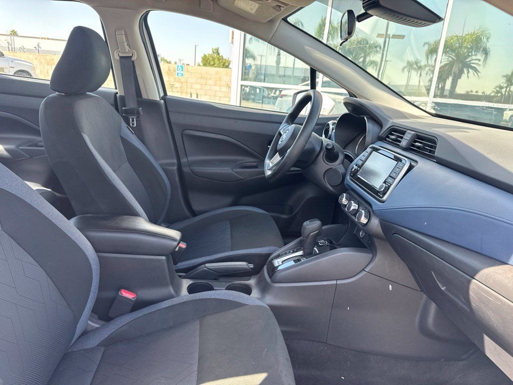 Used 2025 Nissan Versa SV FWD image 7