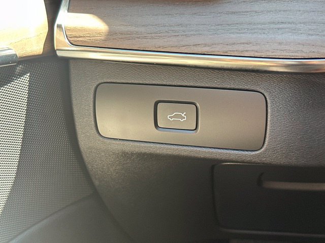 Certified 2026 Volvo XC90 B6 Plus AWD/4WD image 32