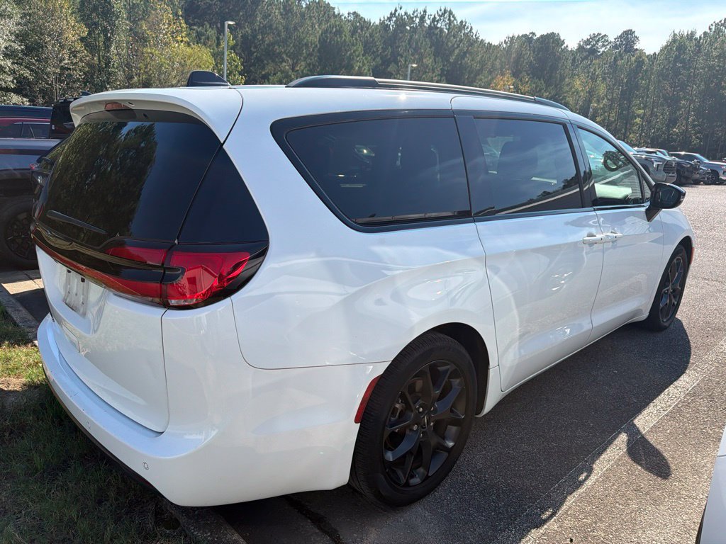 Used 2024 Chrysler Pacifica Touring-L w/ S Appearance Package FWD image 3