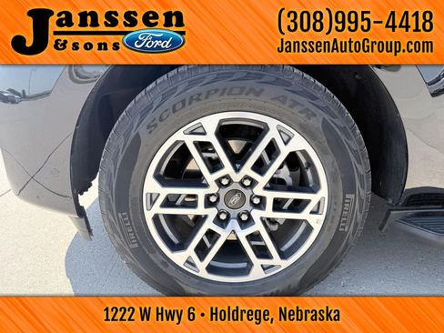 Used 2025 Ford Expedition Max Active AWD/4WD image 32