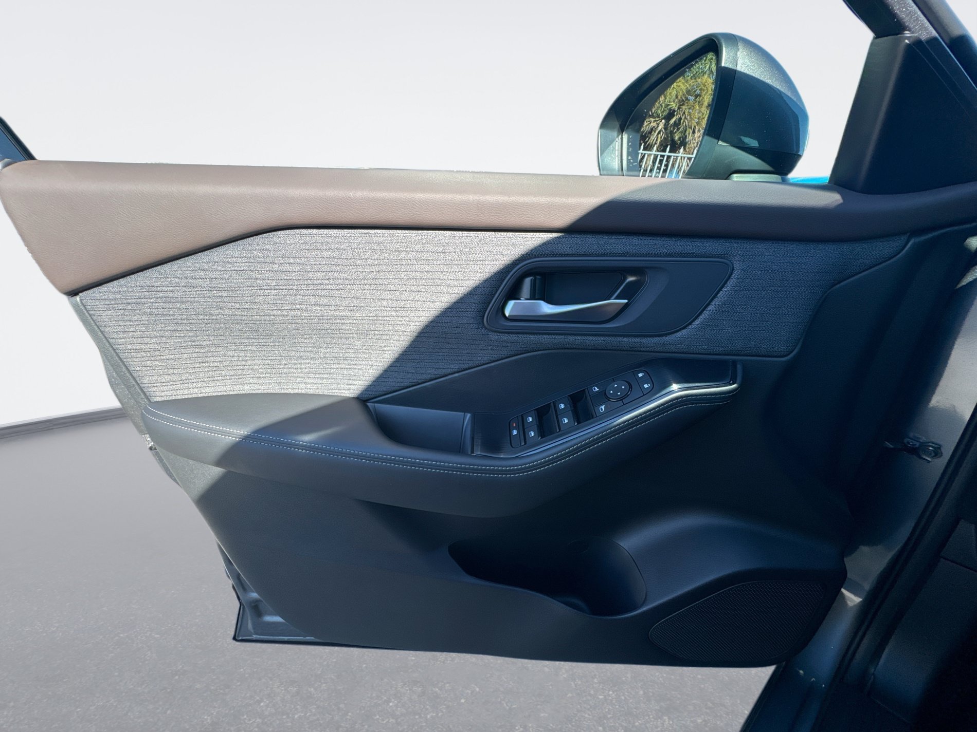 Certified 2023 Nissan Rogue SV FWD image 28