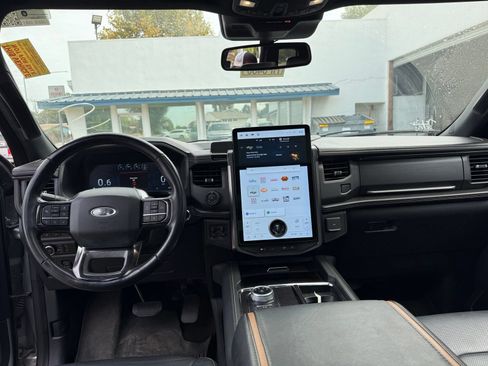 Used 2023 Ford Expedition Platinum AWD/4WD image 10