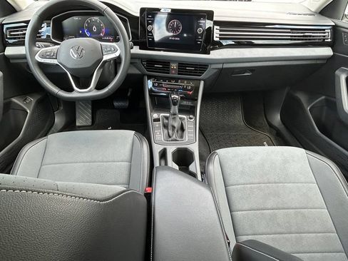 Used 2026 Volkswagen Jetta SE w/ Black Wheel Package FWD image 10