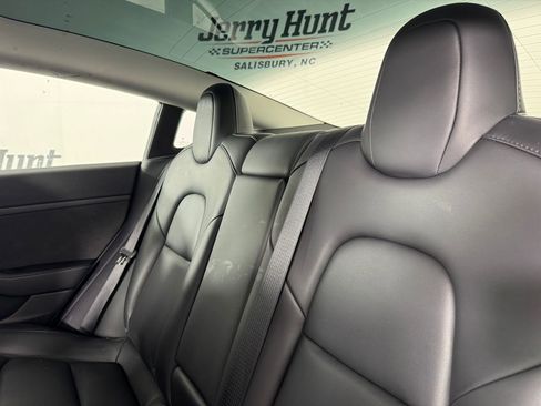 Used 2023 Tesla Model 3 Standard Range image 3