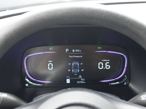 Used 2025 Kia Soul LX w/ LX Technology Package FWD image 11