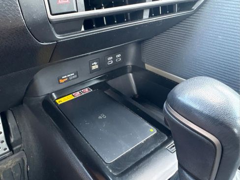 Used 2025 Toyota Camry SE w/ Convenience Package FWD image 18