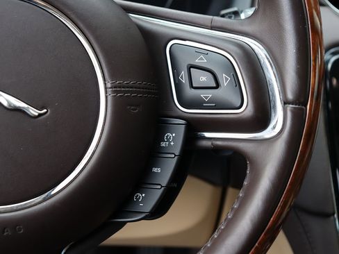 Used 2017 Jaguar XJ R-Sport image 17