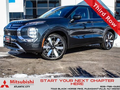 New 2026 Mitsubishi Outlander SE image 1