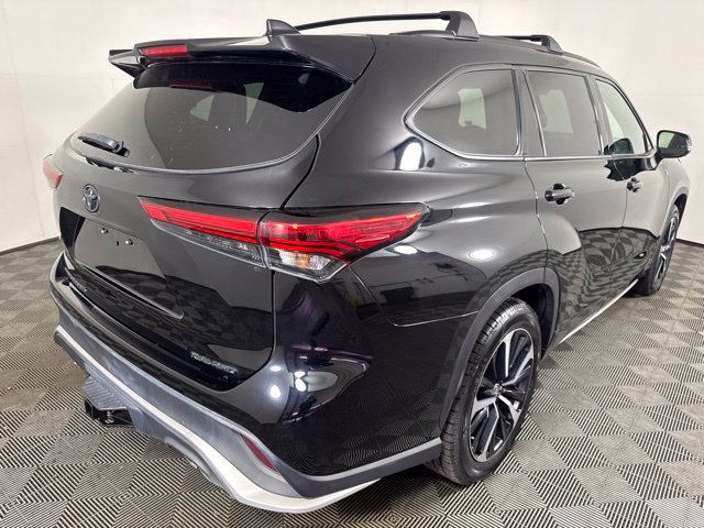 Used 2021 Toyota Highlander XSE AWD/4WD image 3