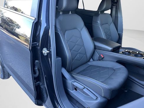 Used 2025 Volkswagen Atlas Cross Sport SE image 25