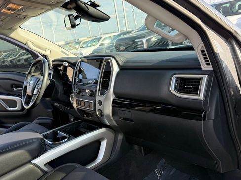 Used 2021 Nissan Titan SV w/ SV Convenience Package image 16