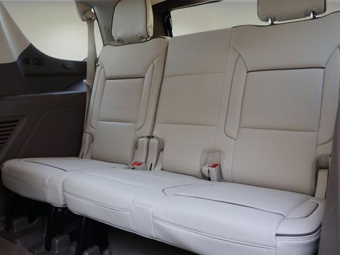 Used 2022 GMC Yukon Denali w/ Advanced Technology Package image 10