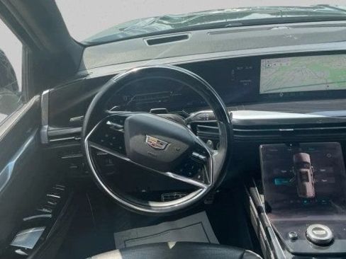 Used 2025 Cadillac Escalade ESV Sport w/ Touring Package AWD/4WD image 16