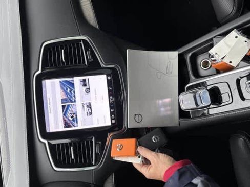 Certified 2023 Volvo XC90 T8 Ultimate w/ Protection Package Premier image 4