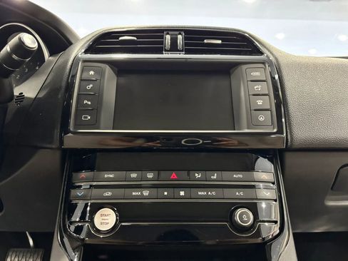 Used 2017 Jaguar XE Premium RWD image 29