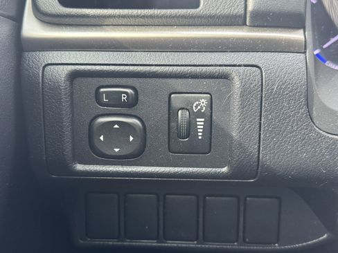 Used 2015 Lexus CT 200h w/ Navigation Package image 32