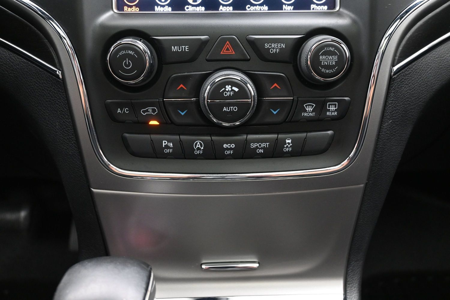 Used 2018 Jeep Grand Cherokee Limited w/ Luxury Group II RWD image 37