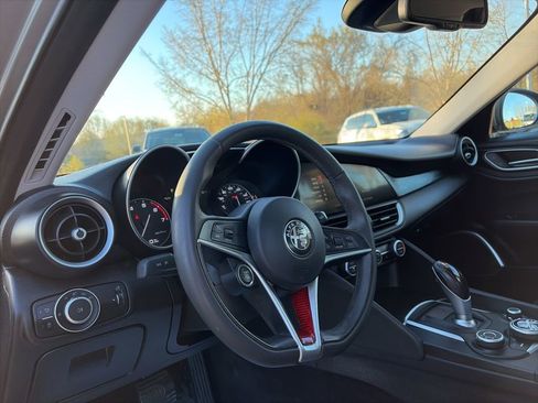 Used 2018 Alfa Romeo Giulia AWD image 11